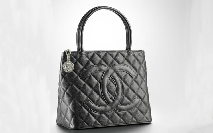 chanel medallion tote and fur vest - Beyoutiful Blog