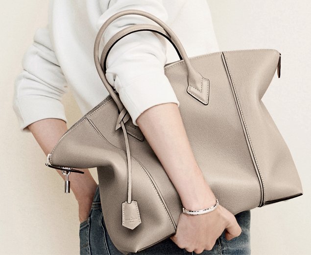 Louis Vuitton Framboise Veau Cachemire Calfskin Leather Soft Lockit mm Bag