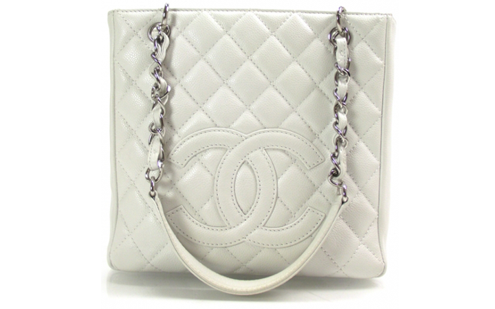 what's in my bag  Chanel Petite Shopping Tote 