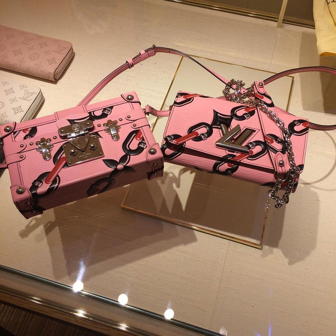 A Closer Look: Louis Vuitton Monogram Chain Print Bags | Bragmybag