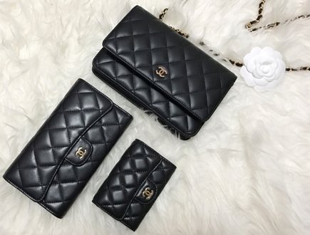 Shop CHANEL Classic Zipped Coin Purse (AP0216 Y01588 C3906) by MINI's