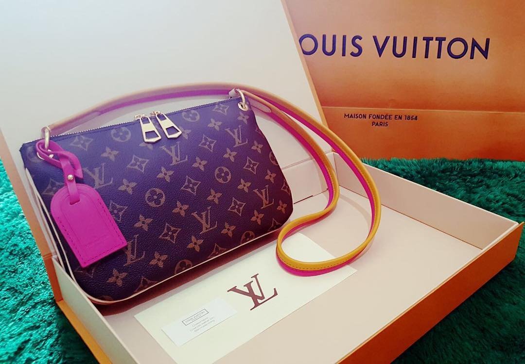 Louis Vuitton Lorette reveal and what fits 