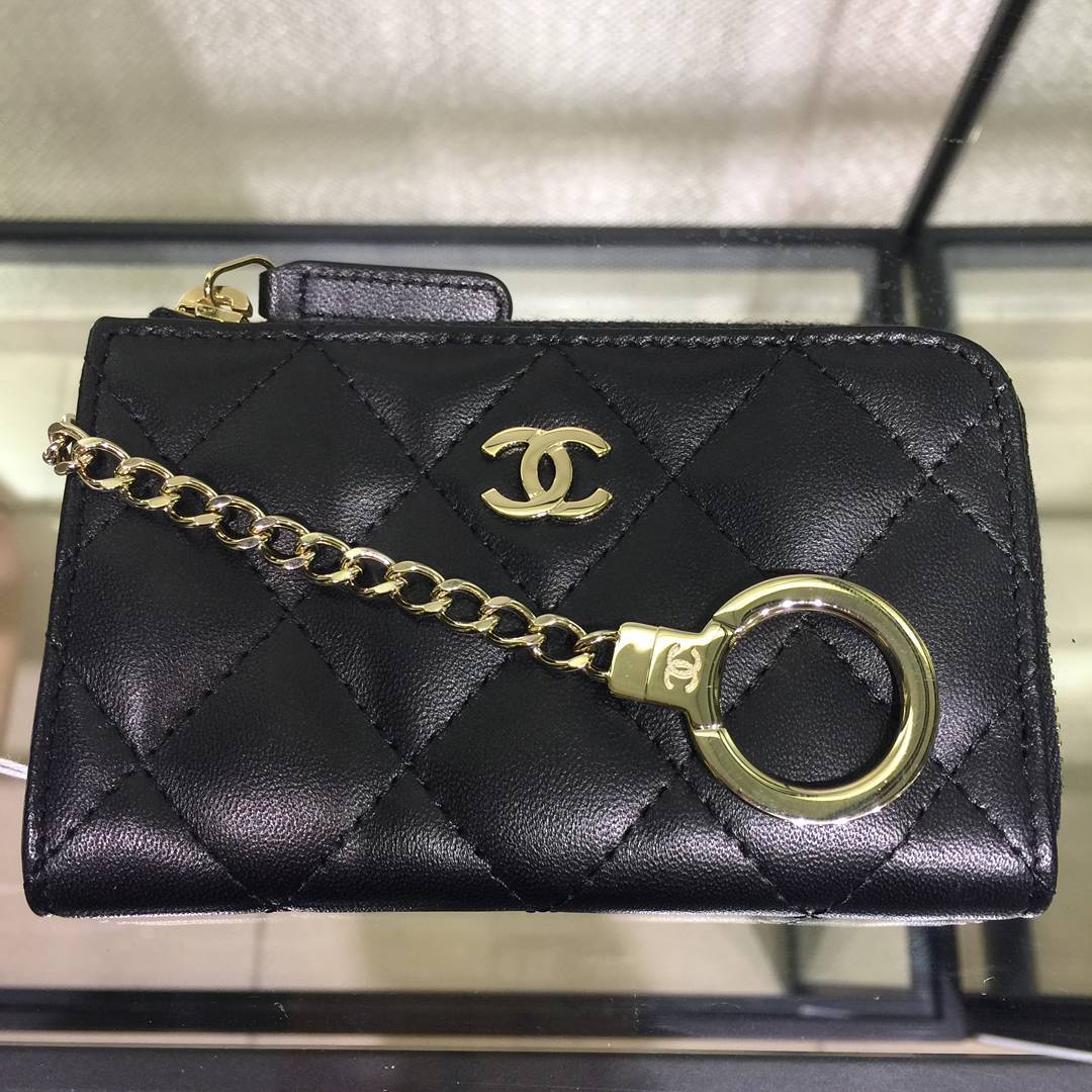 Chanel leather 6 key holder Luxury Bags  Wallets on Carousell