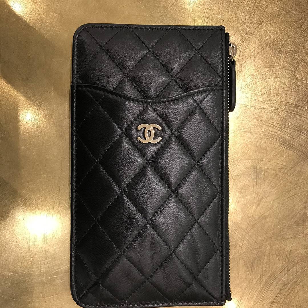 Chanel Classic Flat Wallet Pouches 