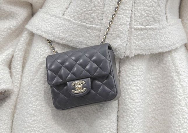 chanel mini  Fashion, Chanel mini square, Style