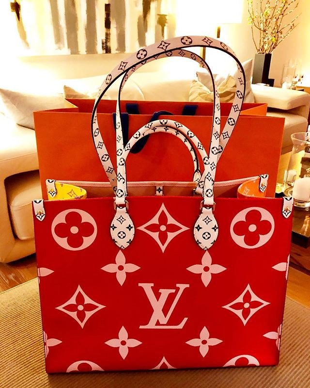 Shop Louis Vuitton ONTHEGO Onthego Gm (M59007, M59005) by なにわのオカン