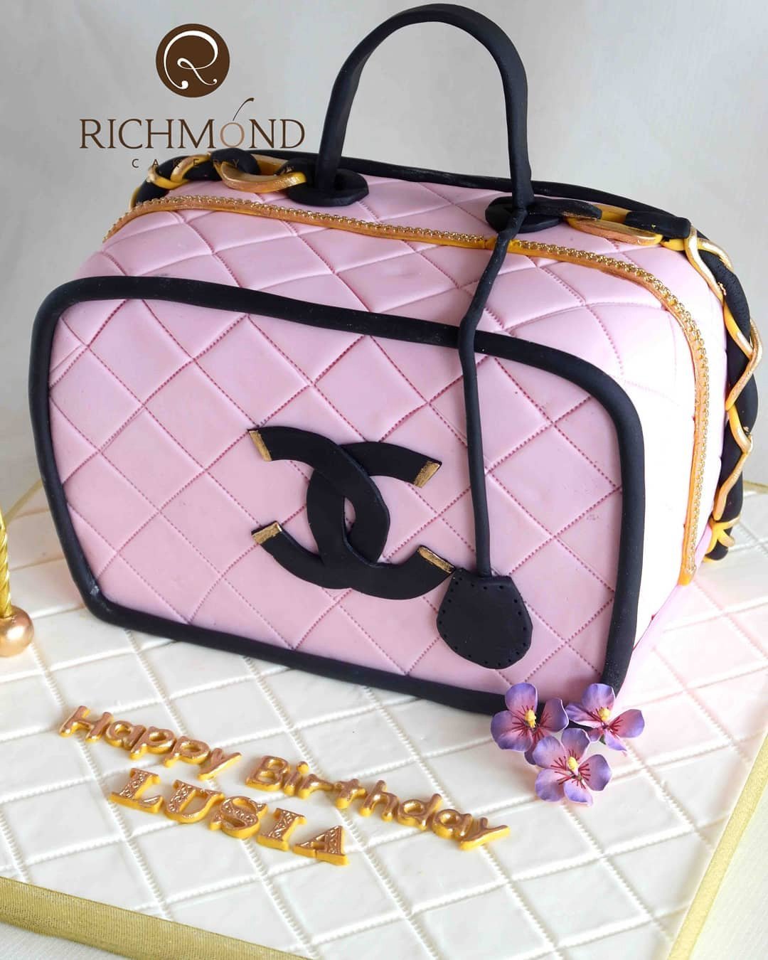 Cake Design Tutorial: Silk Clutch Bag (advanced). | Foodfulife