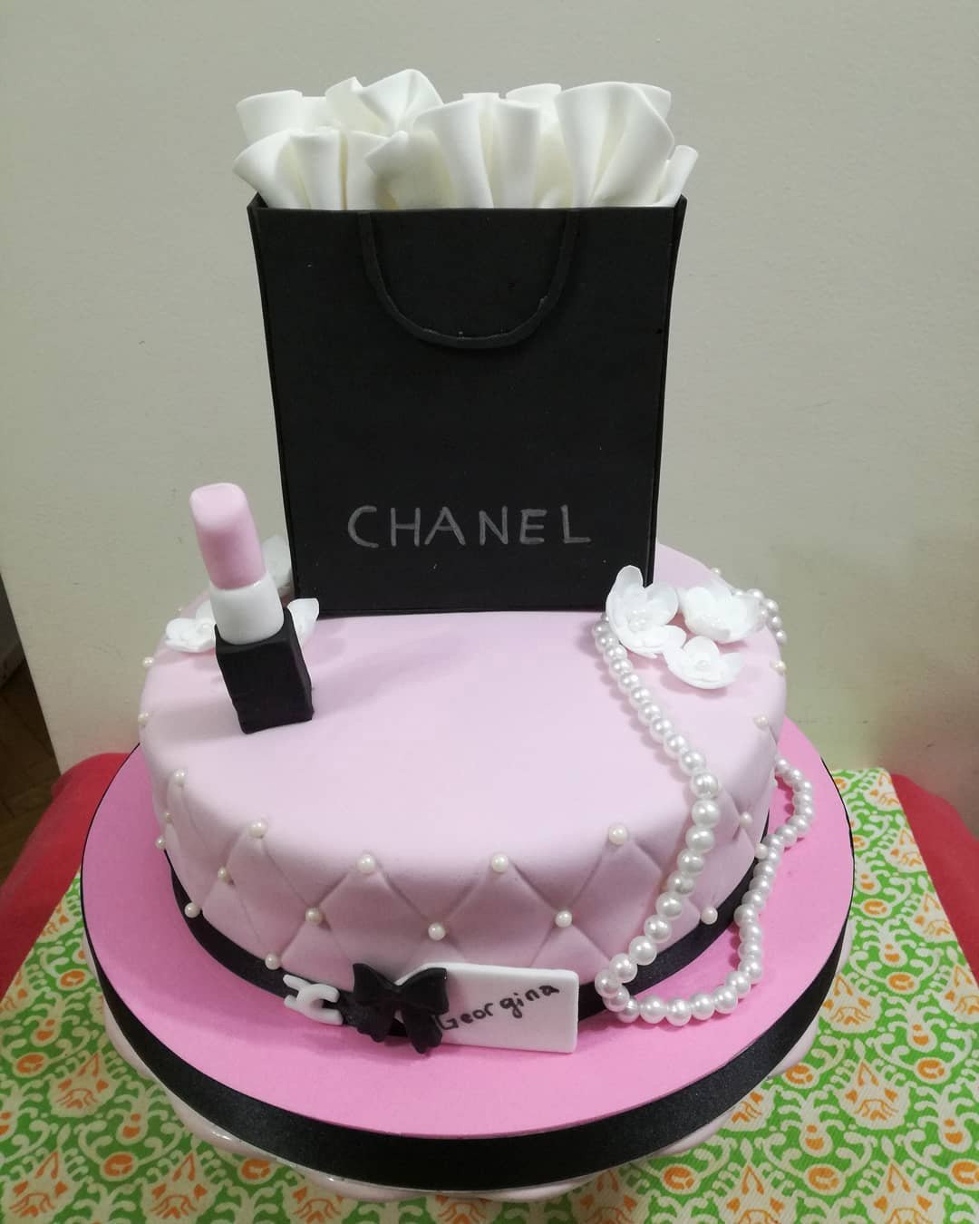 The Baking Cart - Louis Vuitton heel, Gucci bag, Chanel perfume and MAC  lipstick! Classy and fabulous birthday cake!