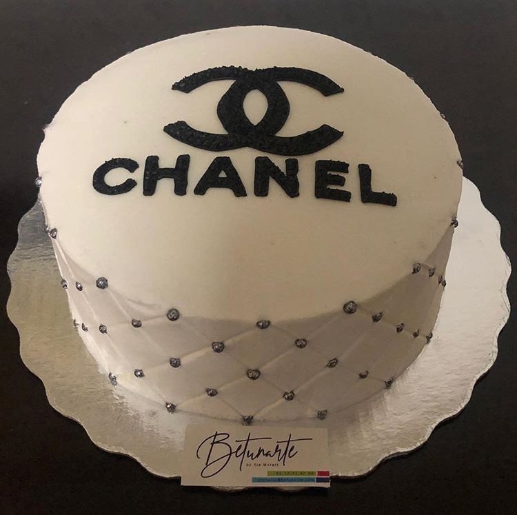 Louis Vuitton and Chanel Handbag Cake, In case just one fan…