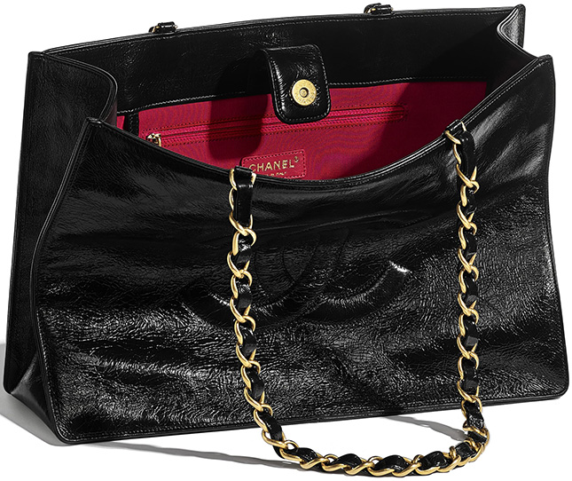 Timelessclassique leather crossbody bag Chanel Black in Leather  32012895