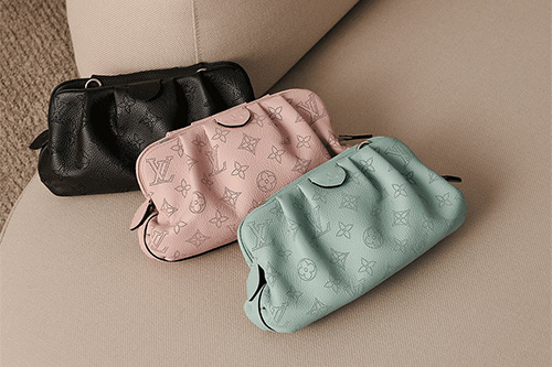 Lot - A Louis Vuitton Scala cross body mini pouch bag