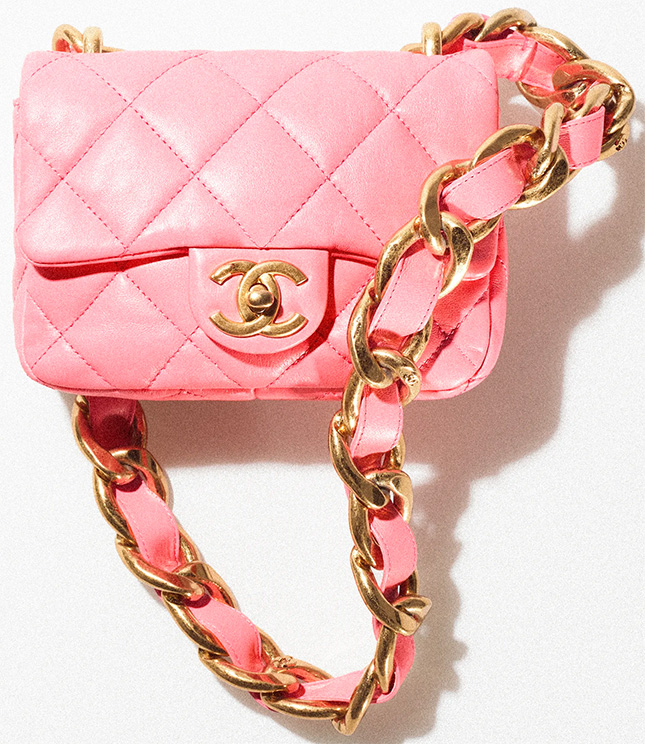 SPRING COLOURS FIT: DIGITAL CREATOR CISSYLIA WITH THE NEW CHANEL 22 BAG -  Time International