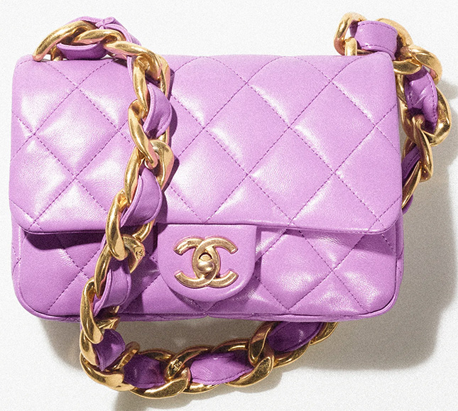 SPRING COLOURS FIT: DIGITAL CREATOR CISSYLIA WITH THE NEW CHANEL 22 BAG -  Time International