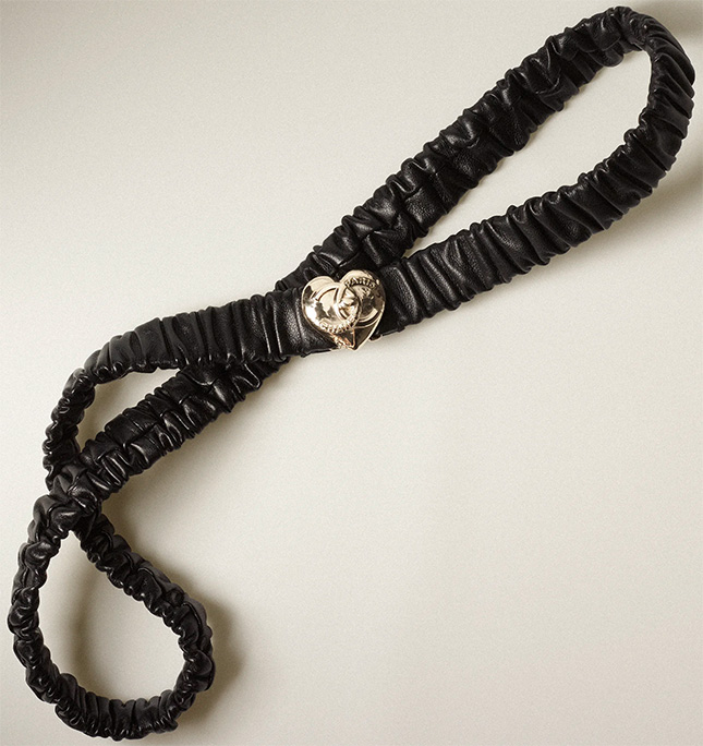 Chanel charms belt, 2004 Fall Collection – Les Merveilles De Babellou